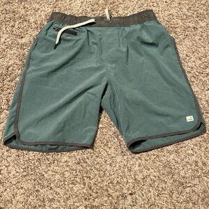 Vuori Banks Shirts Large